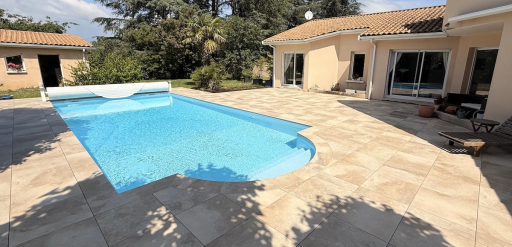 Le revêtement de piscines en PVC armé 150/100 ème